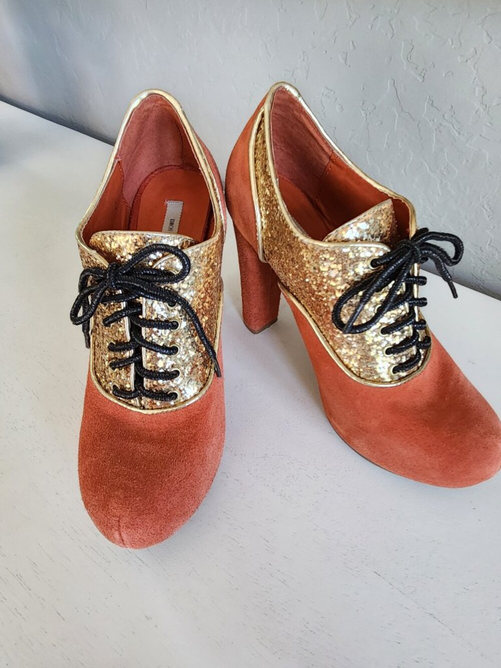 "Kimchi Blue" Orange Suede and Gold Glitter Oxford-style Platform Heels | Size 7 - Picture 2 of 6